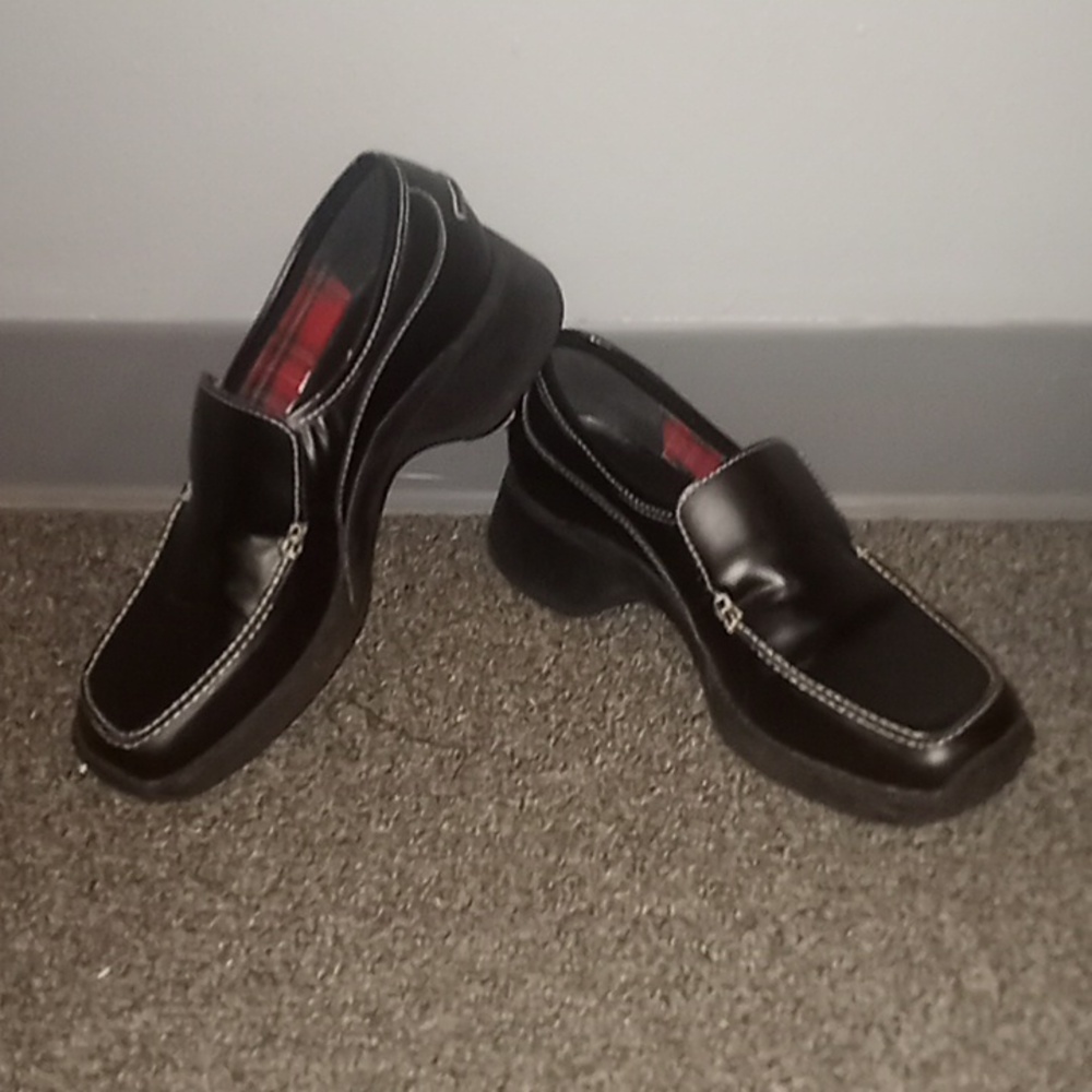 Like new Steve Madden Kleet Leather black Loafer size 9